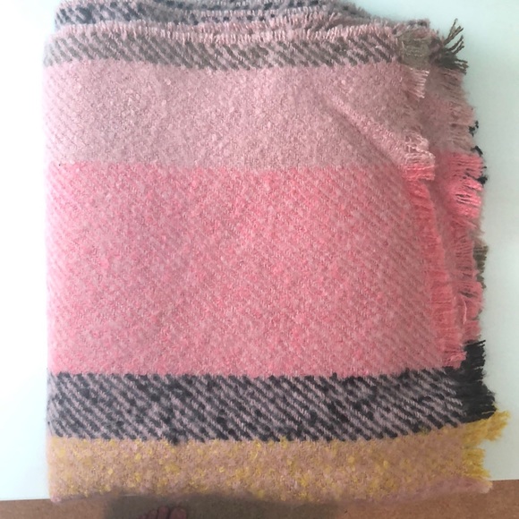 Express Scarf - Picture 2 of 6